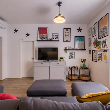 Apartment Zoe & Masa's Place