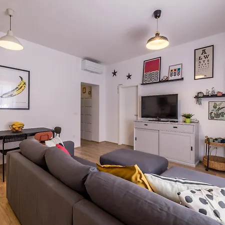 Zoe & Masa's Place Apartment