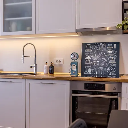 Zoe & Masa's Place * Split